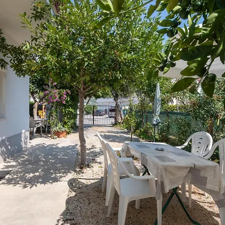 Apartment A2 Near W Patio Parking And Grill Split