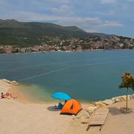 A2 Near W Patio Parking And Grill * Split