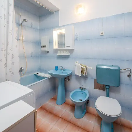 A2 Near W Patio Parking And Grill Сплит