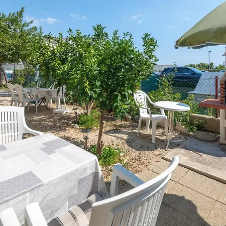 Daire A 2 Near W Patio Parking And Grill