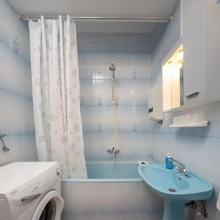 A 2 Near W Patio Parking And Grill Apartment