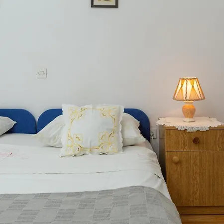 A 2 Near W Patio Parking And Grill Daire