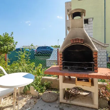 A2 Near W Patio Parking And Grill